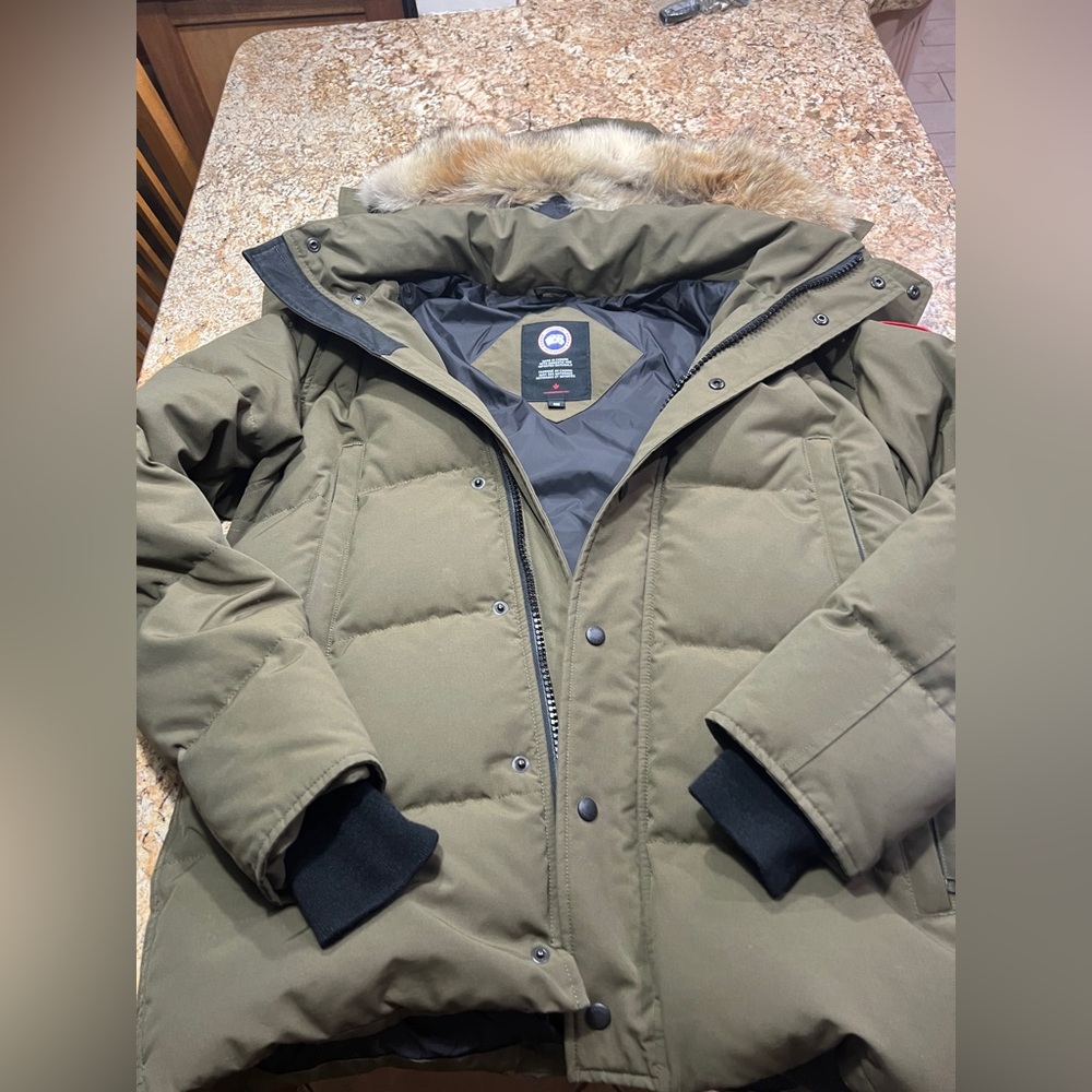 Authentic Canada Goose Military Green Wyndham Parka Jacket with fur Med. EC